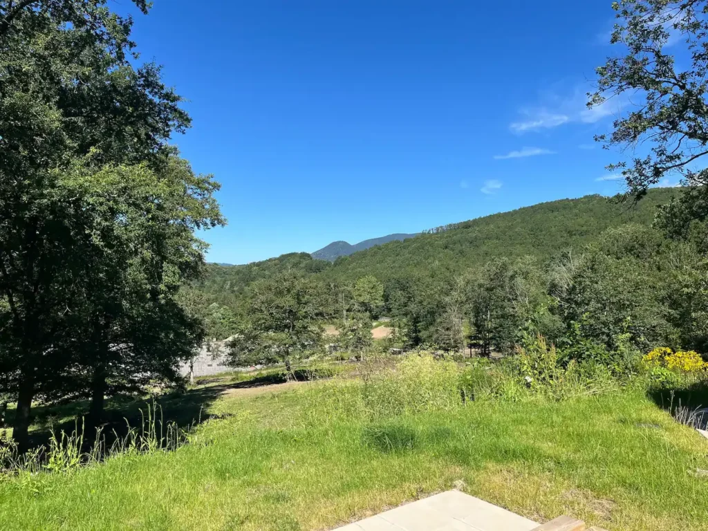 Paysage et vue sur la montagne depuis les kotas