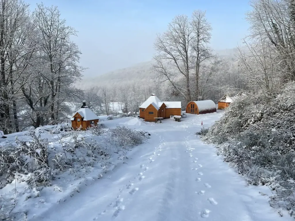 Les kotas des Chaumines sous la neige en plein hiver