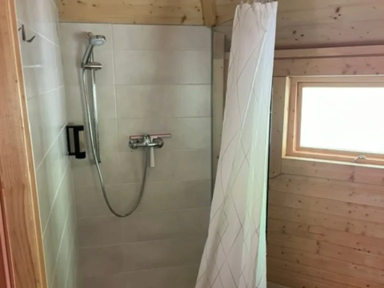 douche et espace salle de bain kota biche